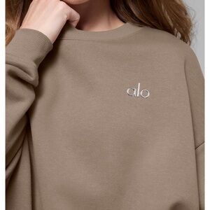 ALO Yoga Tan Crew Neck Sweater